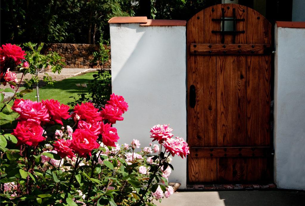 Spanish Villa Inn Света Елена Екстериор снимка